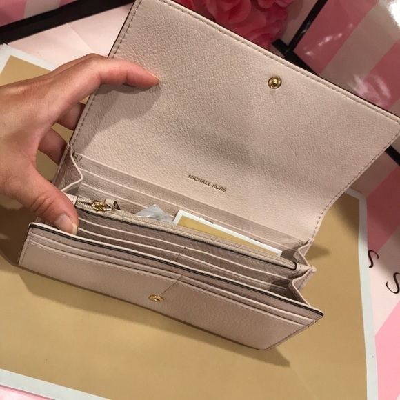 π₯ ON SALE π₯ π Michael Kors Wallet π MK - Picture 4 of 7